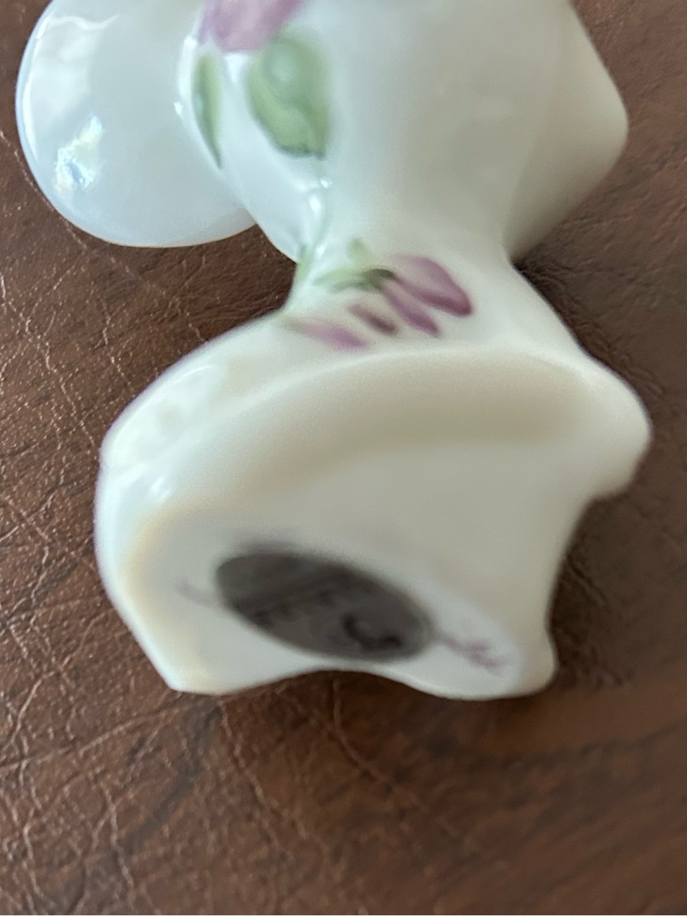 Painted, Signed Fenton Vintage White Mouse Figurine - Picture 5 of 5